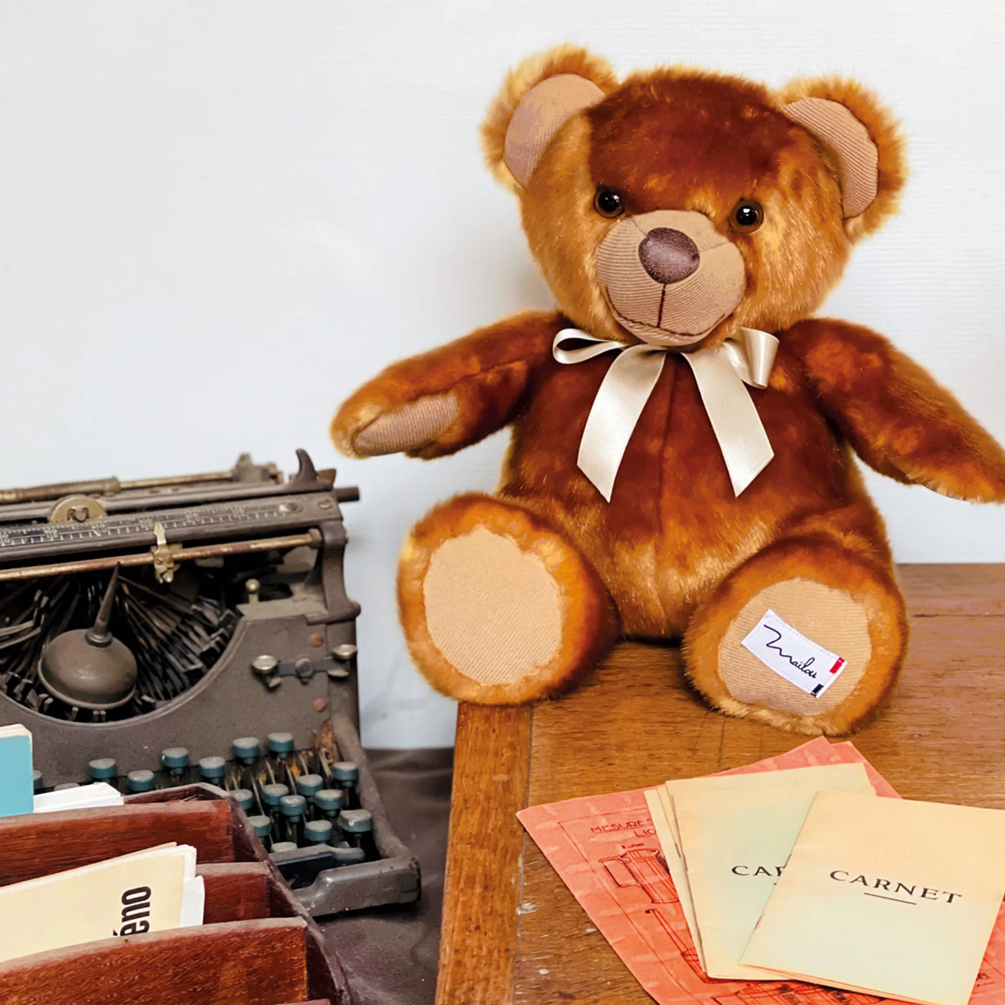 Ours en peluche traditionnel – L’Ours Couture Maïlou - 55 cm – Image 2