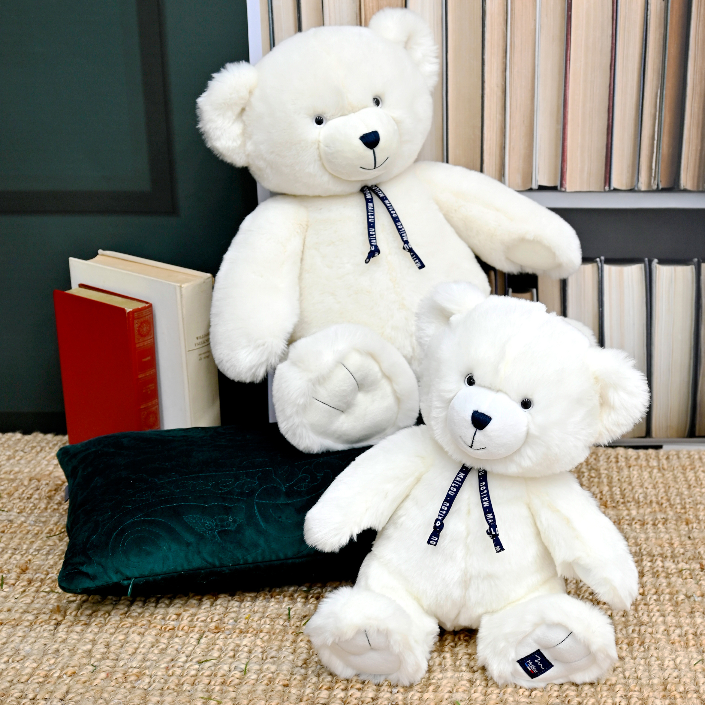 L’Ours Maïlou – Ours en peluche blanc poudré MA0248