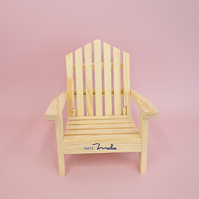 Fauteuil pliant Maïlou Tradition en bois naturel, idéal pour poupées et doudous.