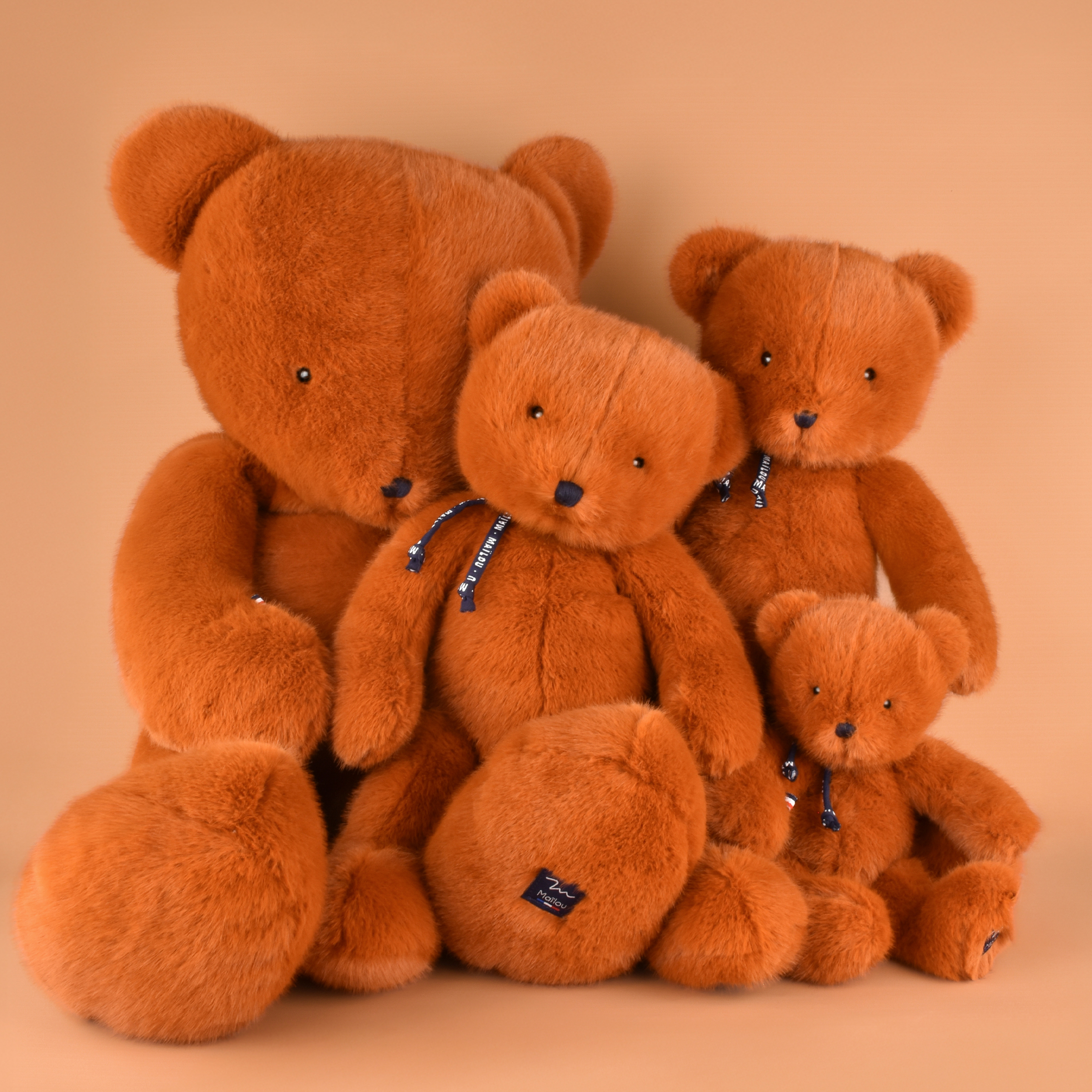 Ours en peluche marron fauve Sowen famille