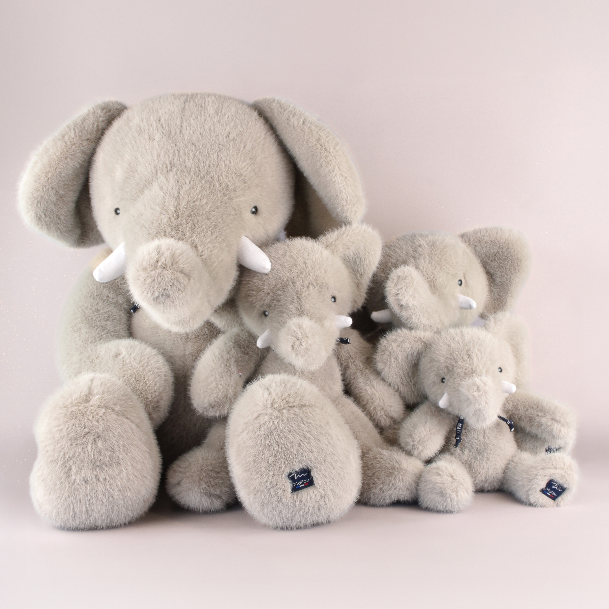Elephant en peluche gris Sowen Famille
