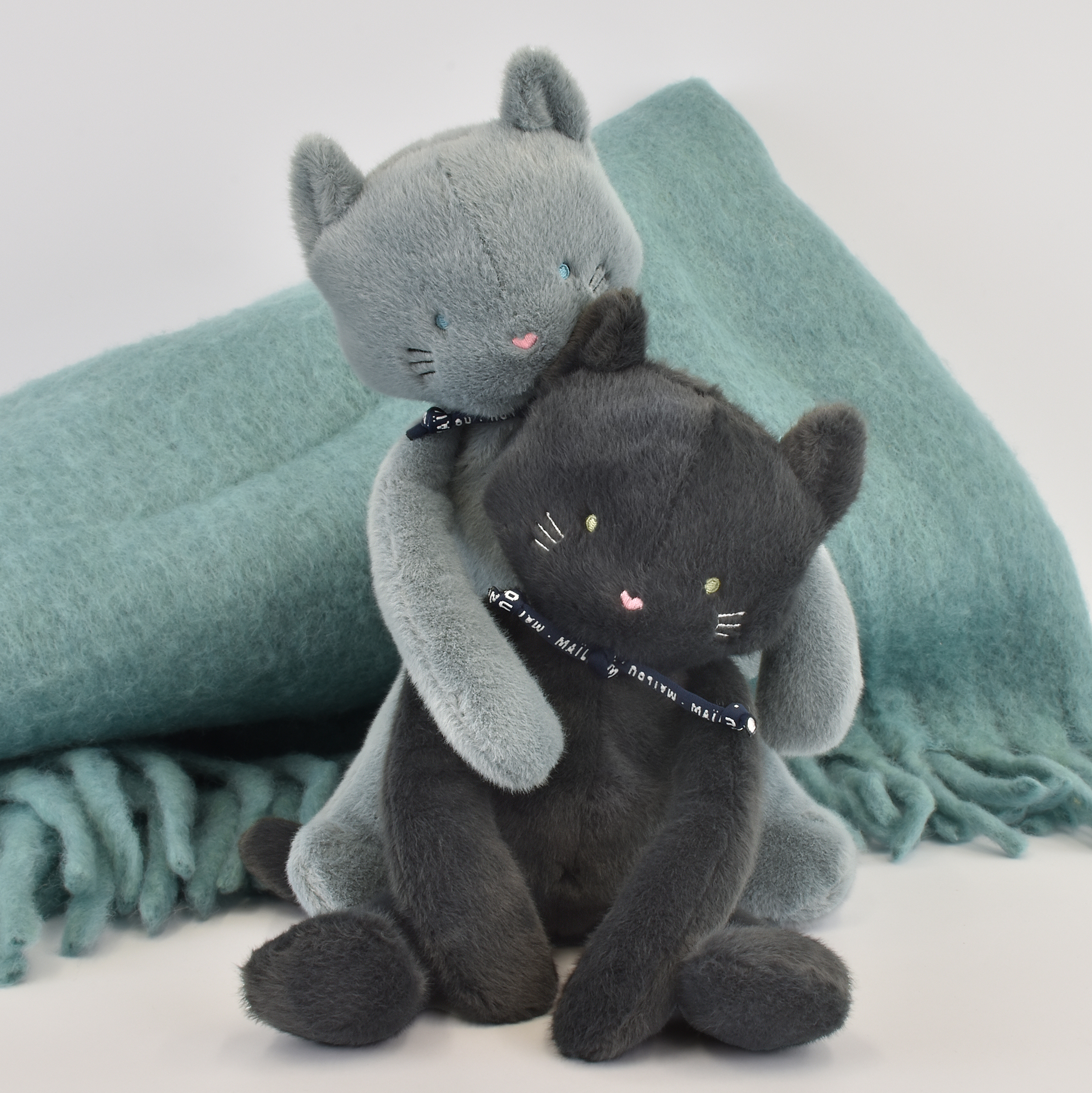 Peluches Chats Méloé Noir et Gris Maïlou Tradition